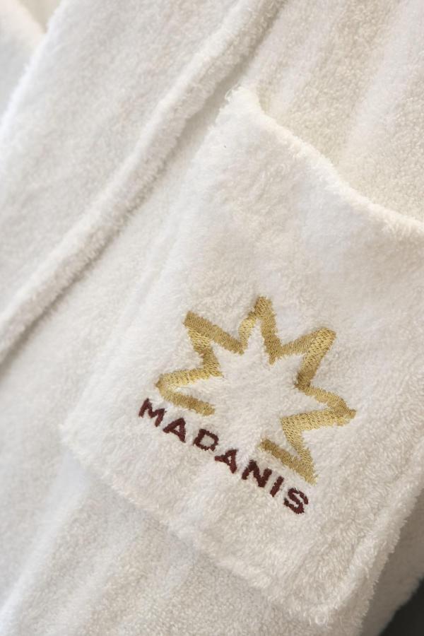 Hotel Madanis L'Hospitalet de Llobregat Kültér fotó